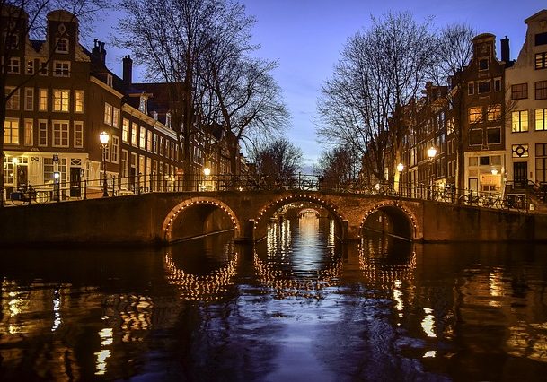 In het Koppelkansen Traject Amsterdam werken de Gemeente Amsterdam, Waternet en Liander vergaand samen om de complexe stedelijke opgaves integraal aan te pakken.